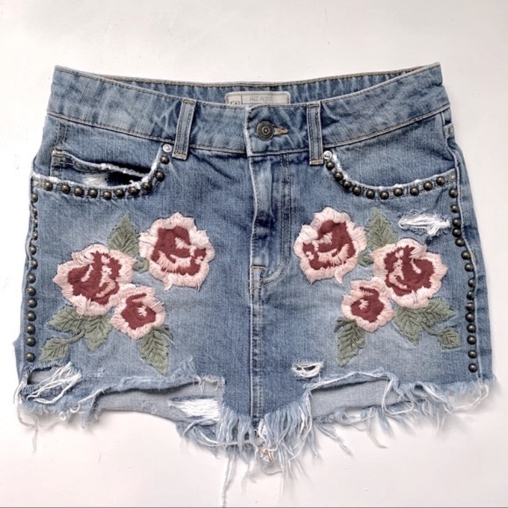 Free People Wild Rose Embroidered Denim Mini Skirt Size 24 / XS - Picture 8 of 16